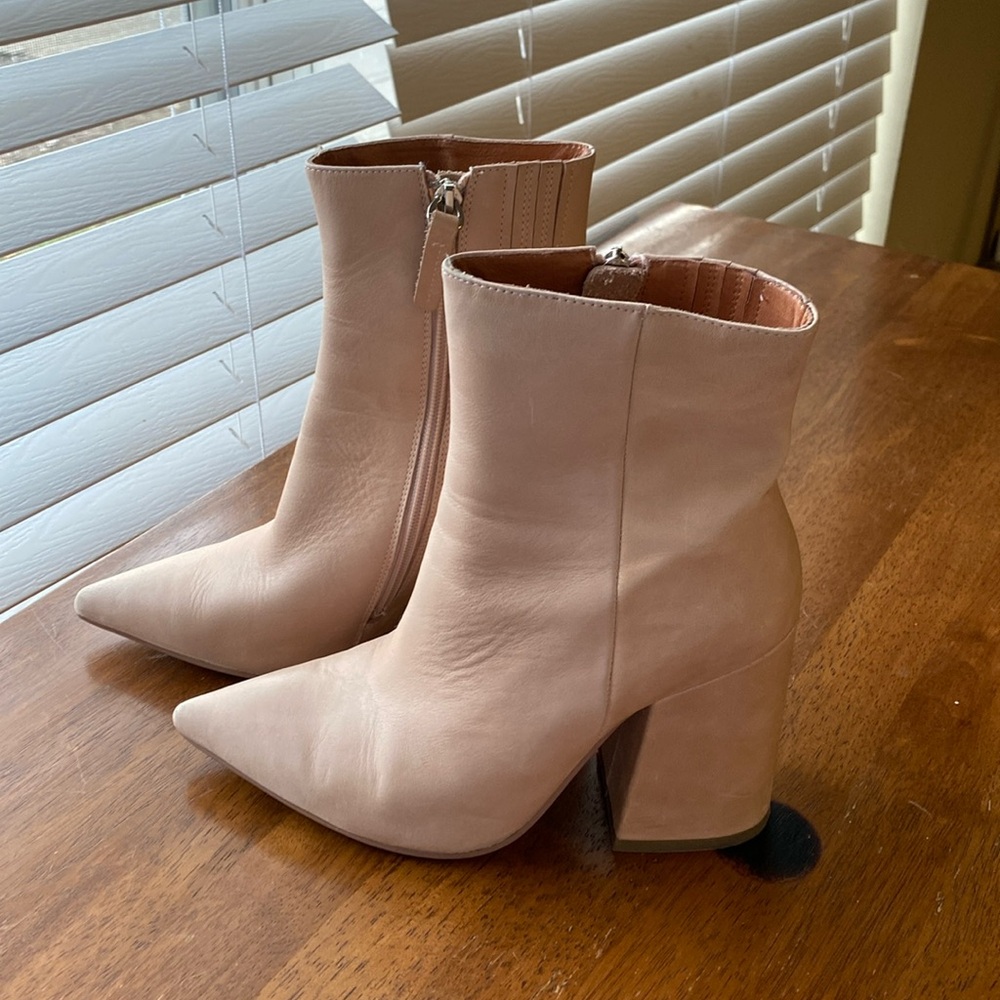 Leather boots size 38 (7.5)